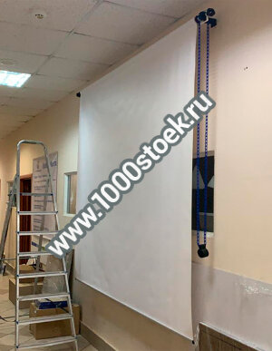 Проекционный экран (механический, рулонный)